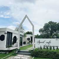  April cafe’ คาเฟ่ริมน้ำดีต่อใจ