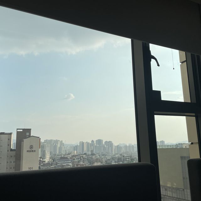 도심과 공원 뷰를 한번에 즐기는 @페어필드바이메리어트서울