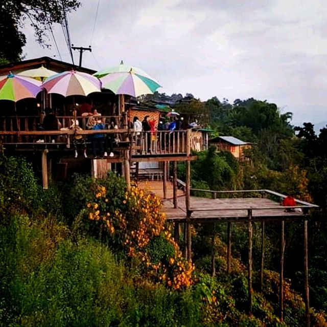 Guaytiew Chom Cafe With Mountainous Views