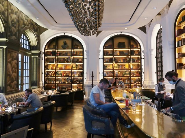 Bars for drinks and tipples at Raffles Hotel