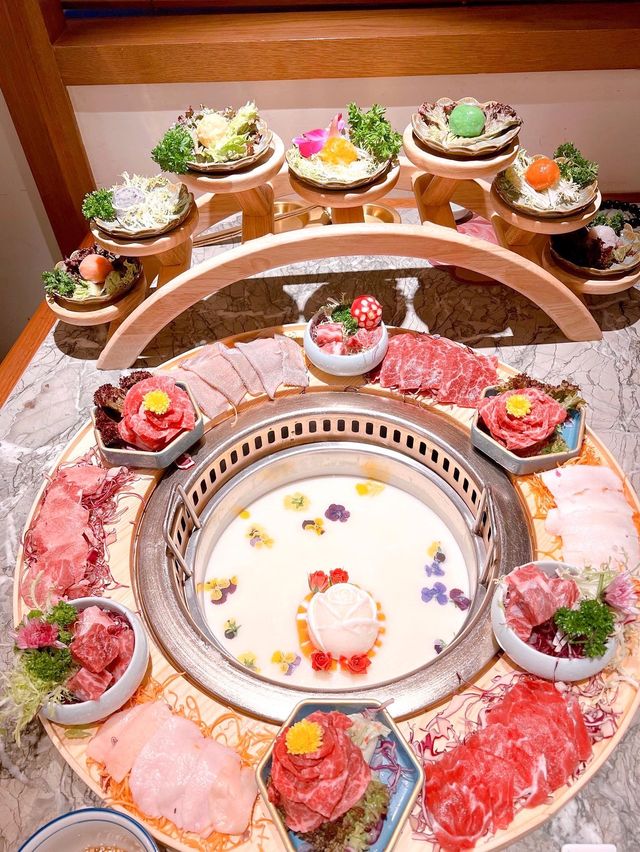 人氣打卡火鍋店，裝修華麗，走懷舊風
