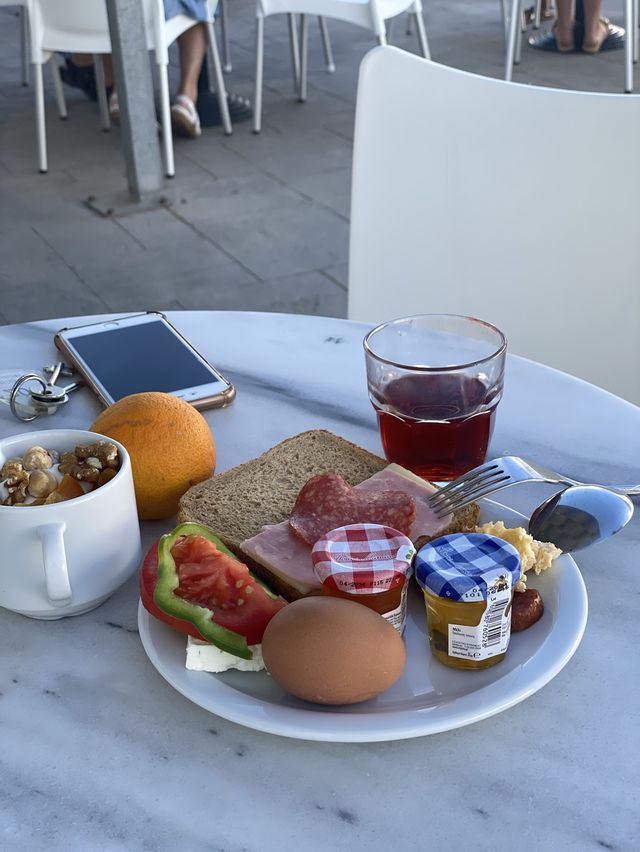 산토리니의 더위를 식혀줄 수영장 딸린 숙소👙🇬🇷