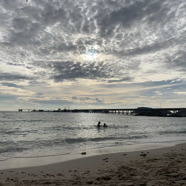 หาดนางรำ อ.สัตหีบ จ.ชลบุรี