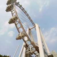Up-close the giant wheel 😳😁😍