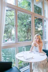  📍湖畔玻璃Cafe-香港公園瀑布池景