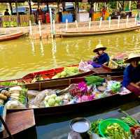 FLOATING MARKET