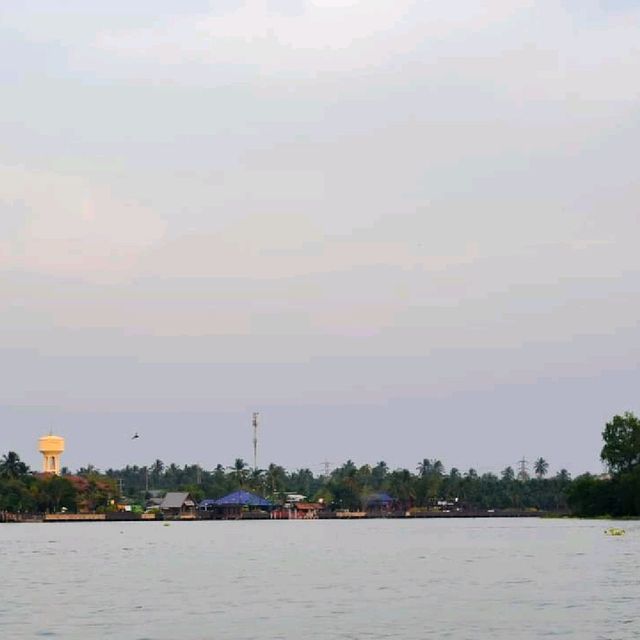 ล่องเรือเที่ยวอัมพวา