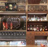 世貿超狂餐酒館隱寺餐酒館，香爐、涼亭、藥櫃全搬進餐廳內！