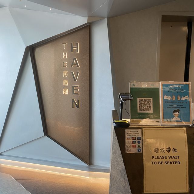 只需半島酒店1/4價錢 升級至海景套房 飽覽整個維港景色