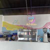 มีน้ำมีปลา 🐟 ร้านอาหารริมแม่น้ำ วิวดีมากกก🫧🎉