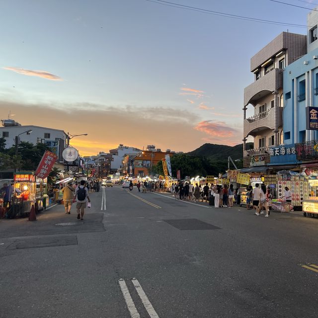 墾丁海水浴場追夕陽，光線好美！沙灘是細沙