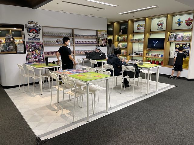 法亞咖啡廳 位於地下室的書店內