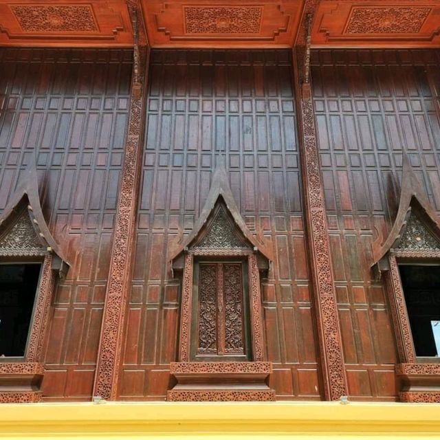 วัดอ่าวน้อย ____พระอุโบสถไม้สักทอง____