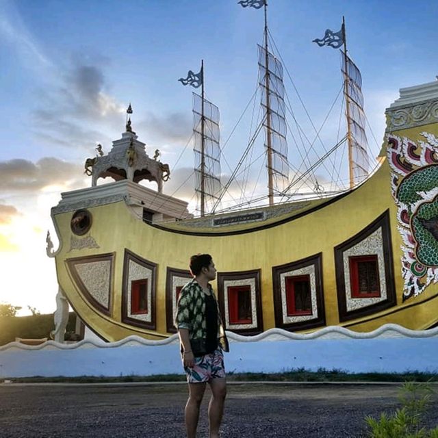 เรือเภตรานิพพานัง อลังการวิหารเรือริมอ่าวไทย