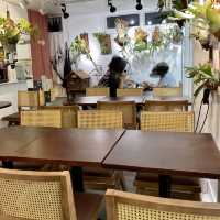田園Cafe+貓店長，推介超軟霖豬肋排 