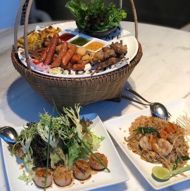精緻泰菜配維港美景