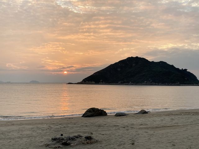 大嶼山西南面。分流行山｜由石壁到大澳長征6小時｜途經多個超美的海灣。登上香港最古老的炮台｜中級靚景行山路線 