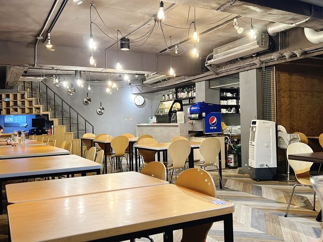 台北東門捷運站永康商圈美式餐廳｜肯恩廚房Focus Kitchen 份量大、C P值高