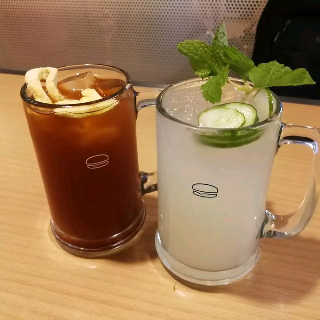 世一香港漢堡包店😁😗