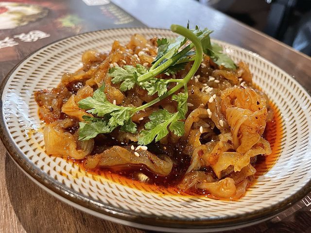 足料惹味川菜 · 必食酸菜魚 足料惹味川菜 · 必食酸菜魚