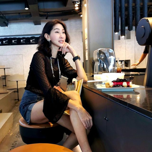 ขนมเค้กอร่อยๆกับบรรยากาศ​เก๋ๆ 🍰🧁🥧 