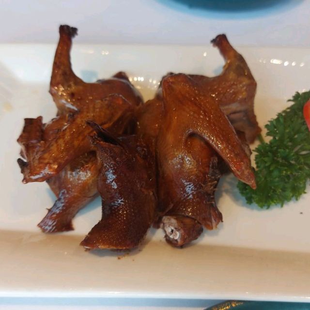 可以一路嘆茶一路望住無敵大海景既酒樓