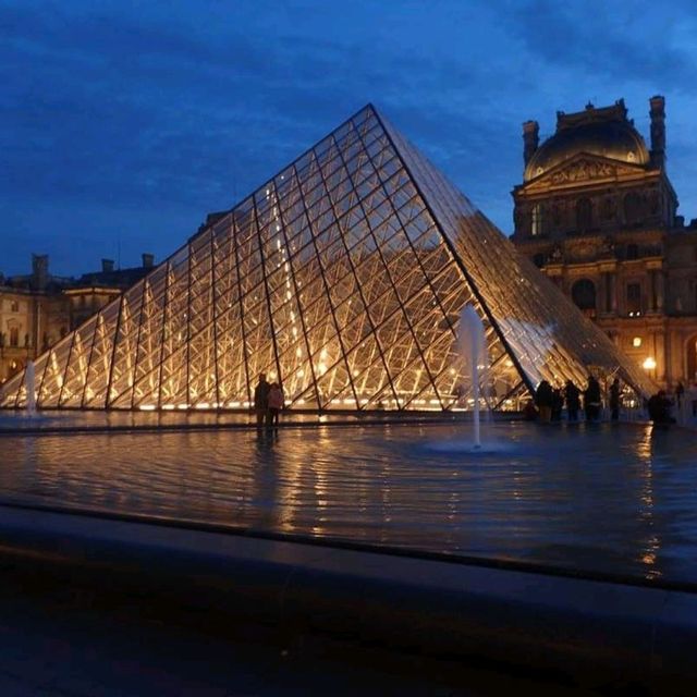 Lourve - The World Most Popular Musuem