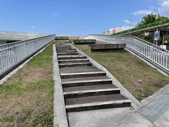 最棒的捷運公園可以直接欣賞捷運