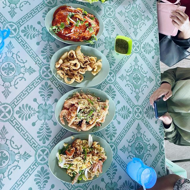 Delicious Seafood in Batam? Kelong Mak Uteh!