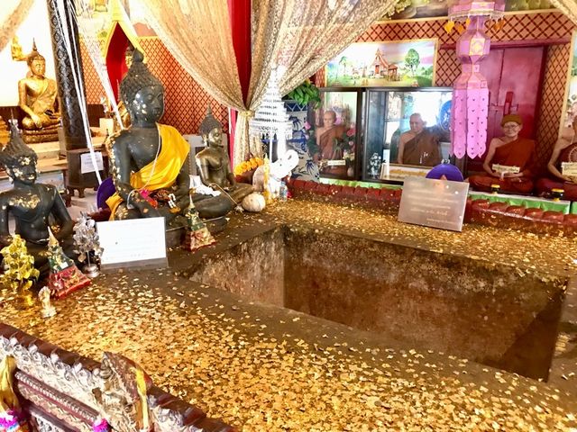 วัดพระแท่นศิลาอาสน์