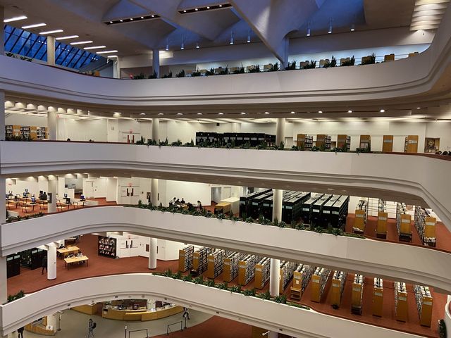 Toronto Public Library 789 Yonge Street