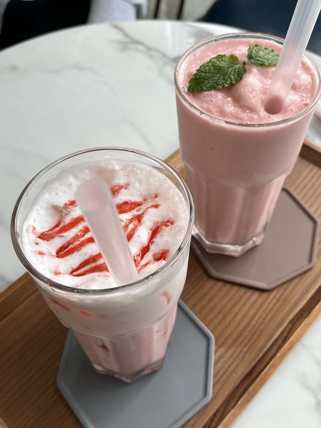 통영  광도면의 따뜻한 카페🌷봄날🌷딸기라떼 맛집