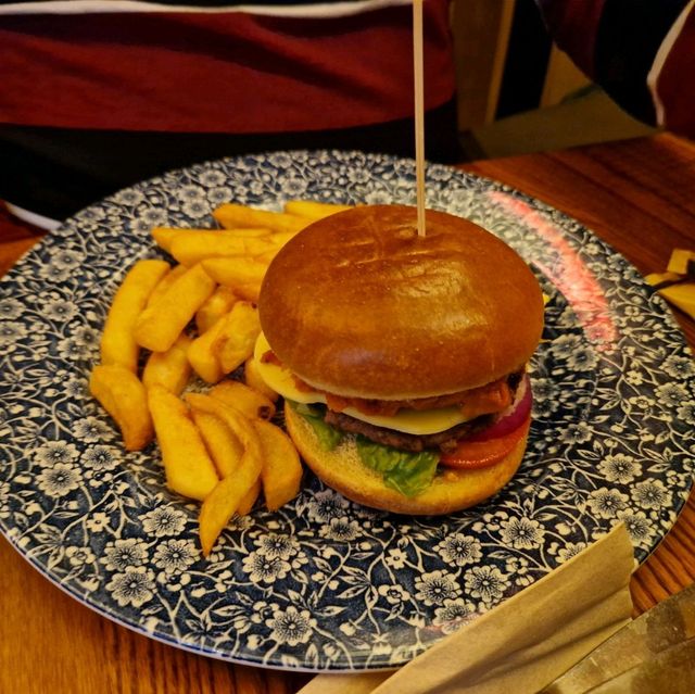 Pub meal in London