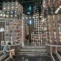 i'm inlove with this Spiral bookstore🥰