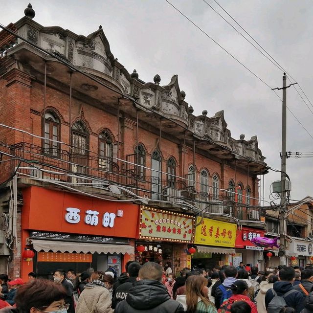 Quanzhou's lively West Street