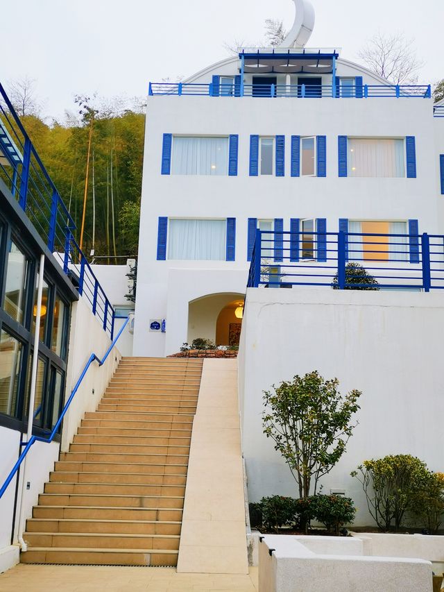 Hidden in the foothills of Moganshan, the Saint Island Villa.