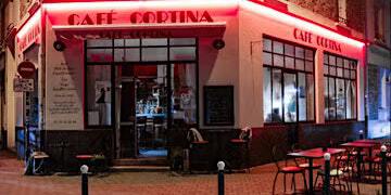 Rencontre d'échecs | Café Cortina