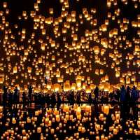 Thousands of floating lights at Loy Krathong