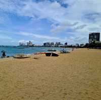 ชายหาดพัทยา นักท่องเที่ยวคึกคัก 