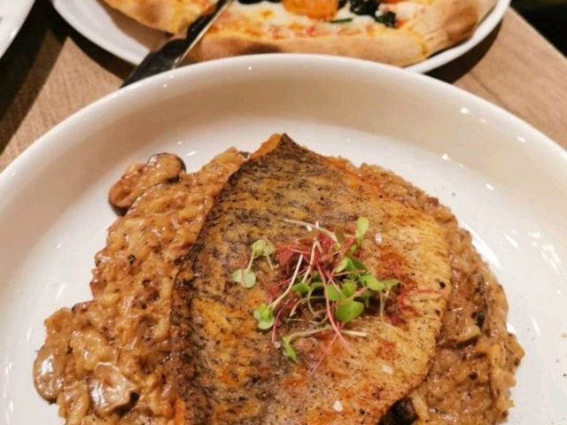 ร้านอาหาร​ บรรยากาศ​ดี​ พร้อมวิวสวยๆ