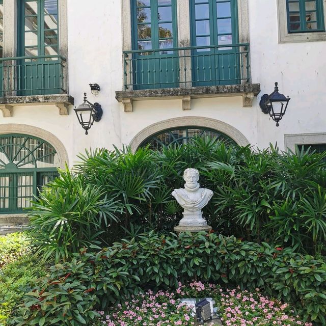 Leal Senado Building 