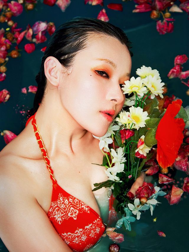 祝我生日快樂！送自己一輯浴缸生日照 