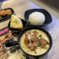 荃灣童年回憶沙嗲王 美味白咖喱香茅豬扒飯 ✌🏽