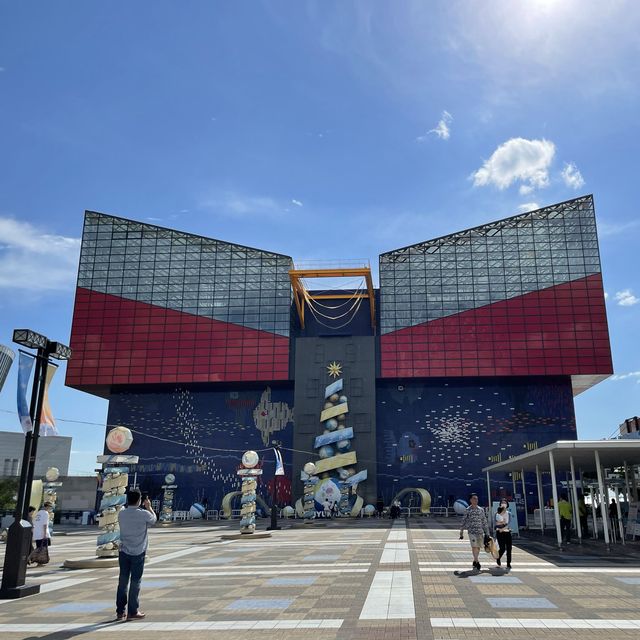 世界最大級の水族館”海遊館”