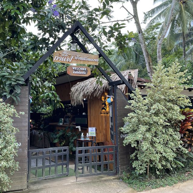 จิบกาแฟ ชมสัตว์ บ้านสวนกวาง โฮมสเตย์&คาเฟ่ พัทลุง