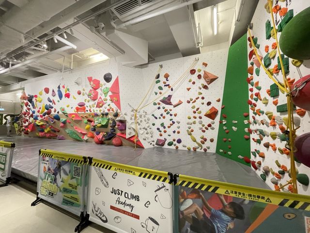 特色親子餐廳！有自動高爾夫球練習場和playroom~