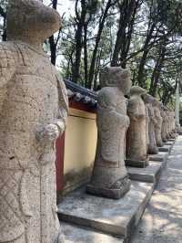 부산 바다 위의 절