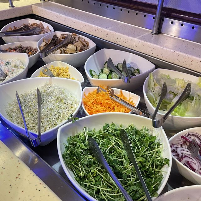 溫馨美味 平價的我家牛排🥩沙拉吧🥗吃到飽！選擇很多喔！