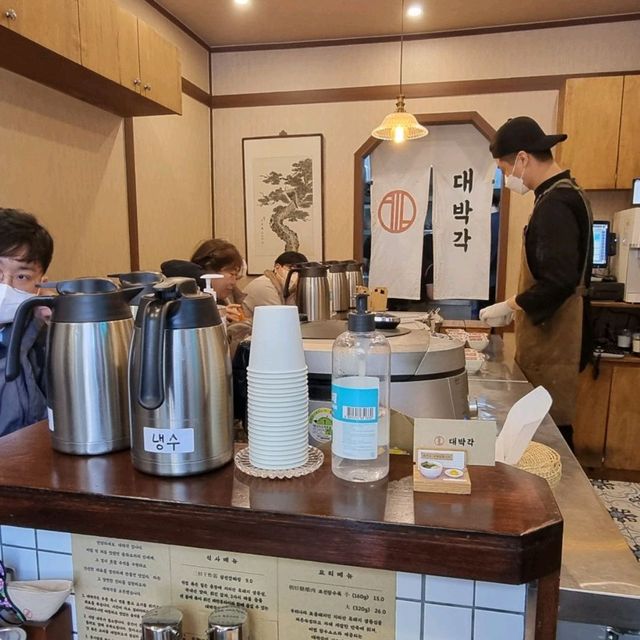 깔끔하지만 협소한 맛집.