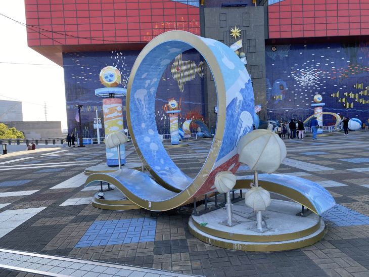 休日は多くの人で賑わっていました大阪の水族館『海遊館』 | Trip.com 大阪